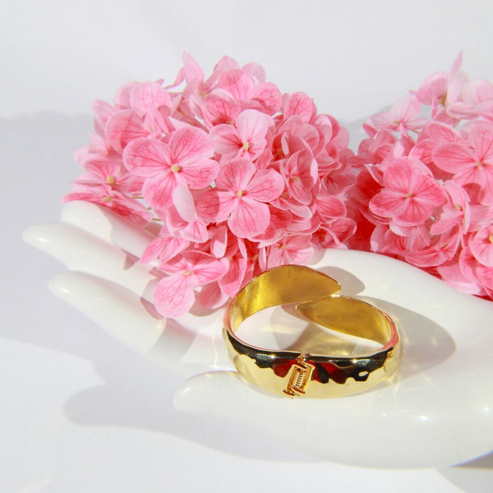 Vintage 70s Clamper Modernist Snakehead Diamond Embossed Bangle Cuff Bracelet - Picture 2 of 11